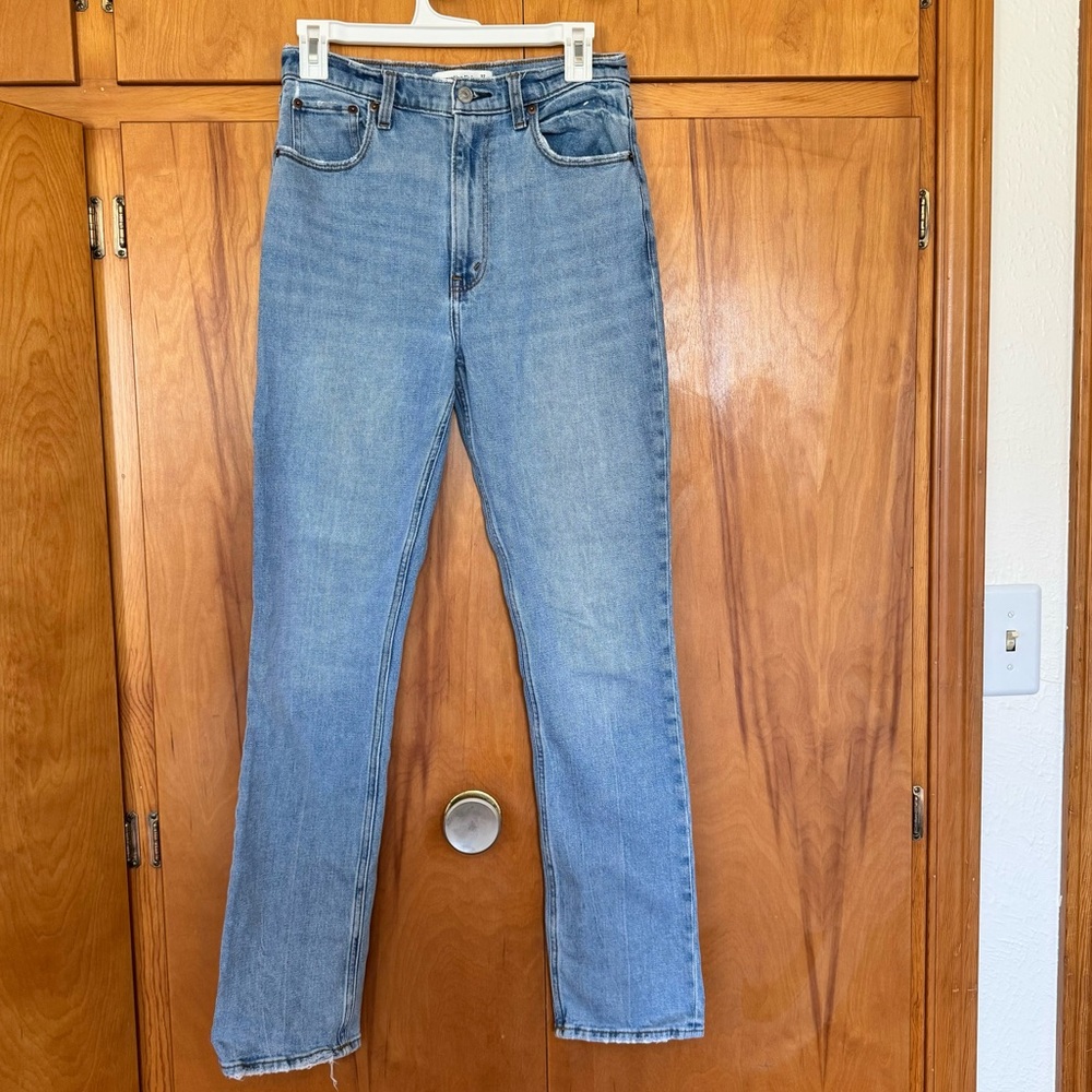 Abercrombie Slim Straight 90s Ultra High Rise Jeans